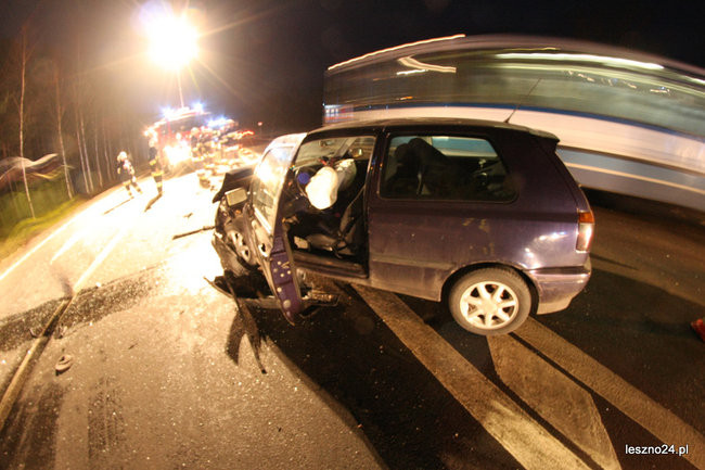 Wypadek przy zjeździe do Rydzyny. Wśród rannych dwoje dzieci (zdjęcia i wideo)