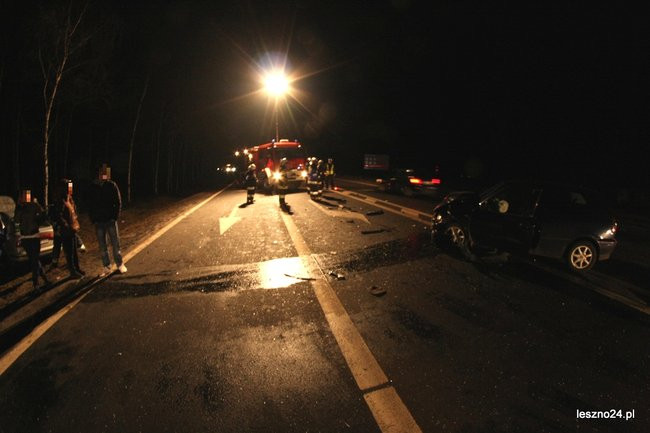 Wypadek przy zjeździe do Rydzyny. Wśród rannych dwoje dzieci (zdjęcia i wideo)
