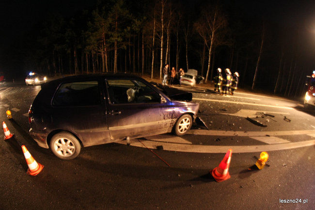 Wypadek przy zjeździe do Rydzyny. Wśród rannych dwoje dzieci (zdjęcia i wideo)