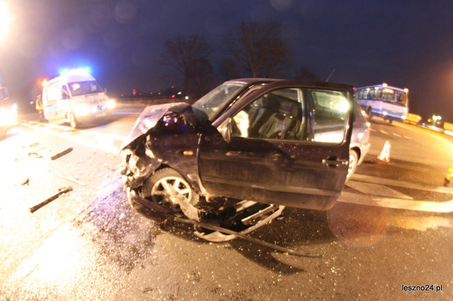 Wypadek przy zjeździe do Rydzyny. Wśród rannych dwoje dzieci (zdjęcia i wideo)