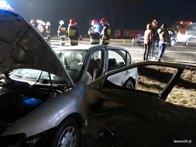 Wypadek przy zjeździe do Rydzyny. Wśród rannych dwoje dzieci (zdjęcia i wideo)