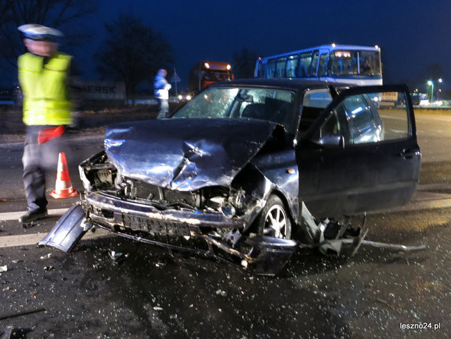 Wypadek przy zjeździe do Rydzyny. Wśród rannych dwoje dzieci (zdjęcia i wideo)