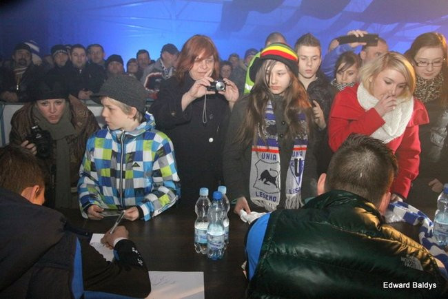 Prezentacja na lotnisku (zdjęcia)