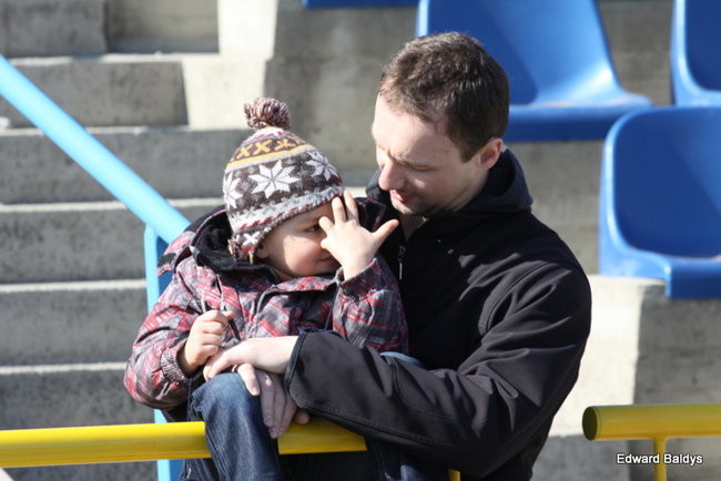 Przeleciał przez bandę (zdjęcia)