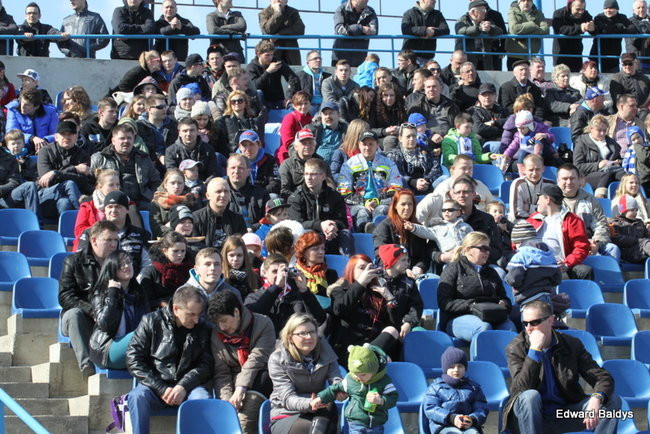 Przeleciał przez bandę (zdjęcia)