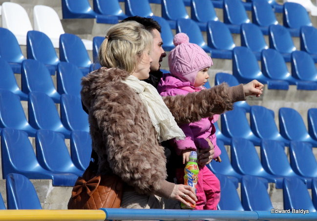 Przeleciał przez bandę (zdjęcia)