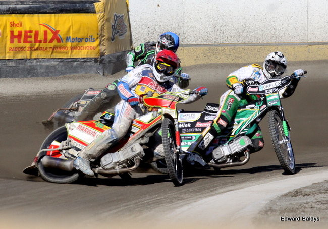 Przeleciał przez bandę (zdjęcia)