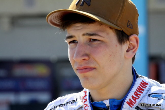 Przeleciał przez bandę (zdjęcia)