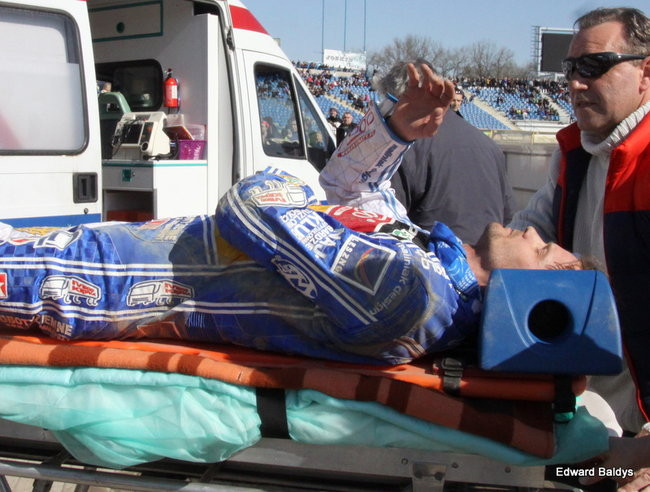 Przeleciał przez bandę (zdjęcia)