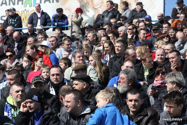 Przeleciał przez bandę (zdjęcia)