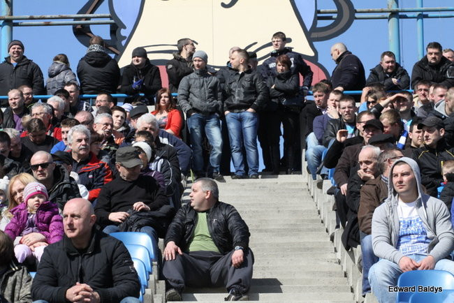 Przeleciał przez bandę (zdjęcia)