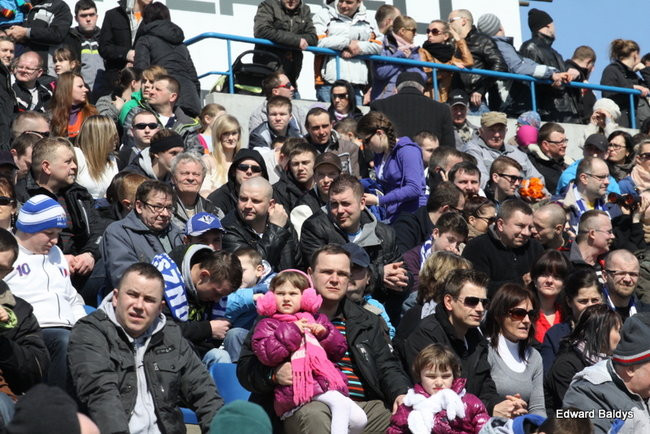 Przeleciał przez bandę (zdjęcia)