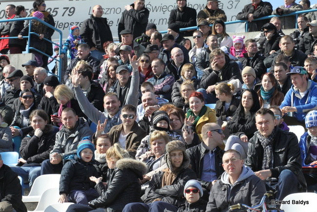 Przeleciał przez bandę (zdjęcia)