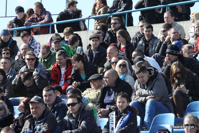 Przeleciał przez bandę (zdjęcia)