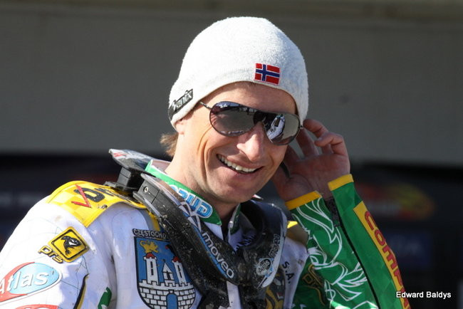 Przeleciał przez bandę (zdjęcia)