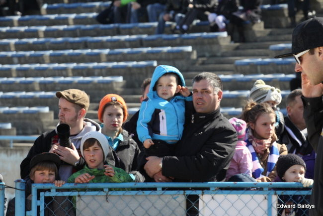 Przeleciał przez bandę (zdjęcia)