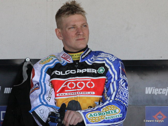 Przeleciał przez bandę (zdjęcia)