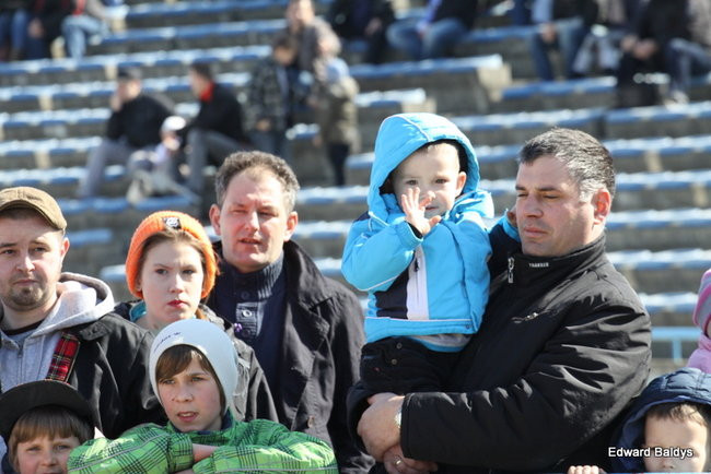 Przeleciał przez bandę (zdjęcia)