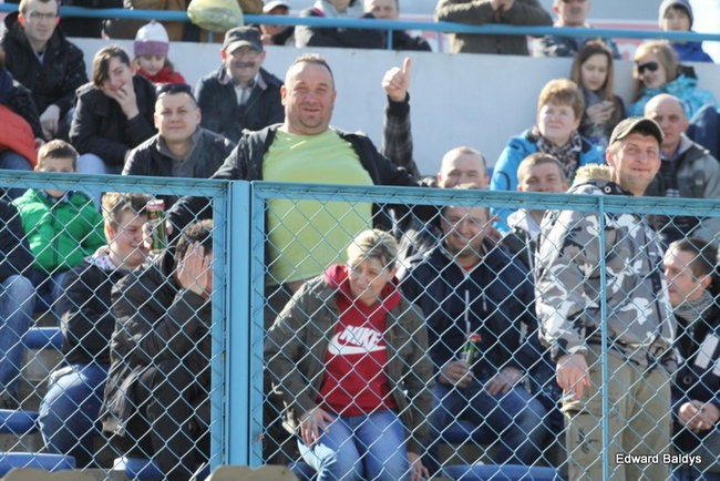 Przeleciał przez bandę (zdjęcia)