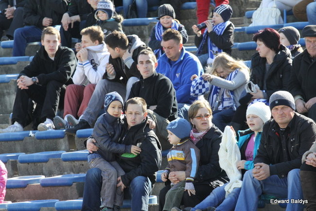 Przeleciał przez bandę (zdjęcia)