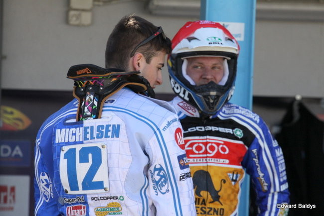 Przeleciał przez bandę (zdjęcia)