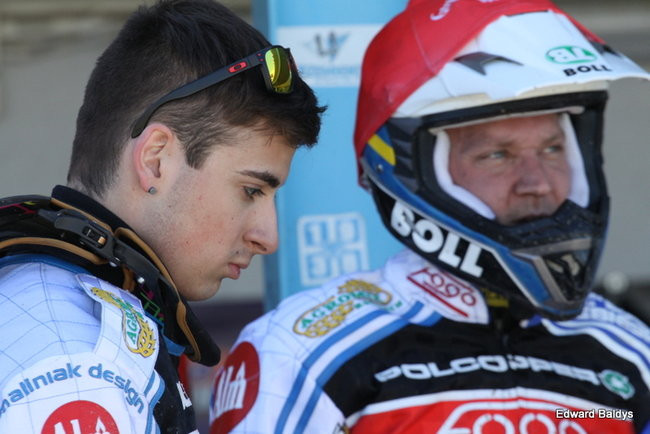 Przeleciał przez bandę (zdjęcia)