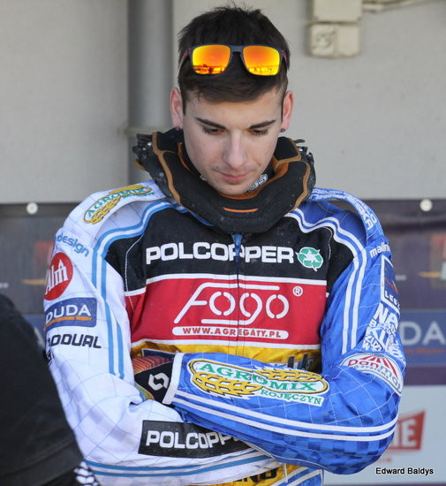 Przeleciał przez bandę (zdjęcia)