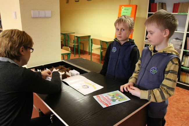 Pasowanie na czytelnika w ?dziesiątce? (zdjęcia)