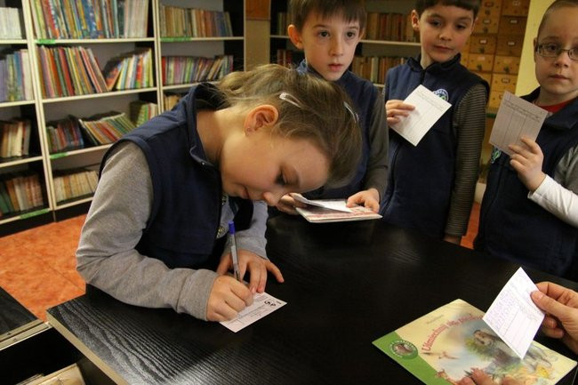 Pasowanie na czytelnika w ?dziesiątce? (zdjęcia)