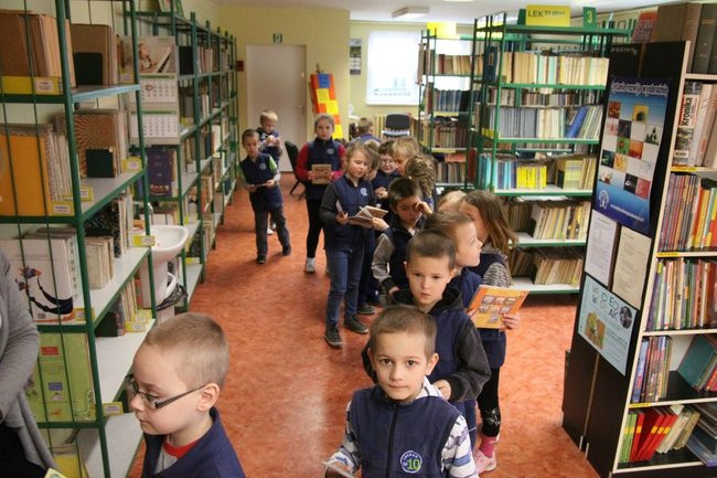 Pasowanie na czytelnika w ?dziesiątce? (zdjęcia)