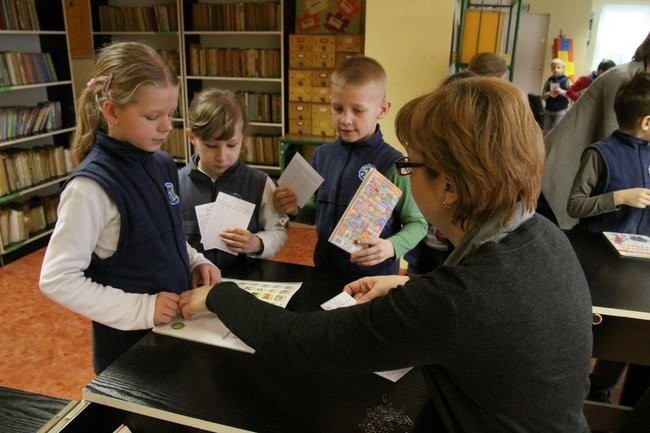 Pasowanie na czytelnika w ?dziesiątce? (zdjęcia)