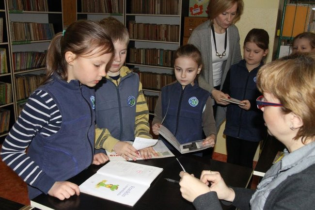 Pasowanie na czytelnika w ?dziesiątce? (zdjęcia)