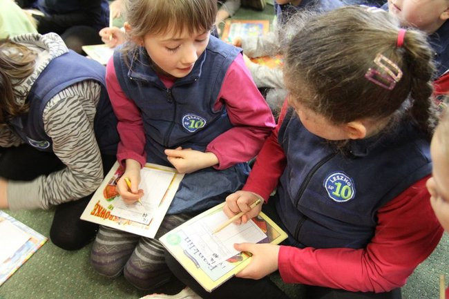 Pasowanie na czytelnika w ?dziesiątce? (zdjęcia)