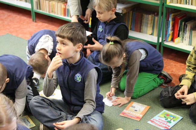 Pasowanie na czytelnika w ?dziesiątce? (zdjęcia)