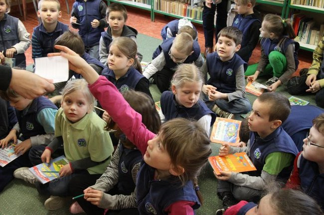 Pasowanie na czytelnika w ?dziesiątce? (zdjęcia)