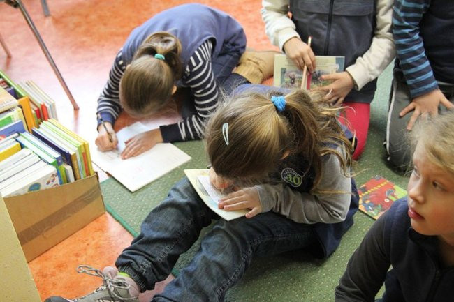 Pasowanie na czytelnika w ?dziesiątce? (zdjęcia)