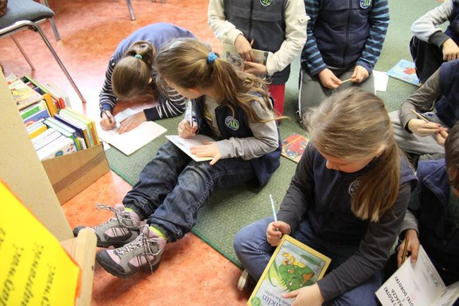 Pasowanie na czytelnika w ?dziesiątce? (zdjęcia)