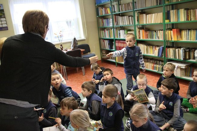 Pasowanie na czytelnika w ?dziesiątce? (zdjęcia)