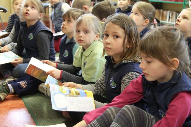 Pasowanie na czytelnika w ?dziesiątce? (zdjęcia)