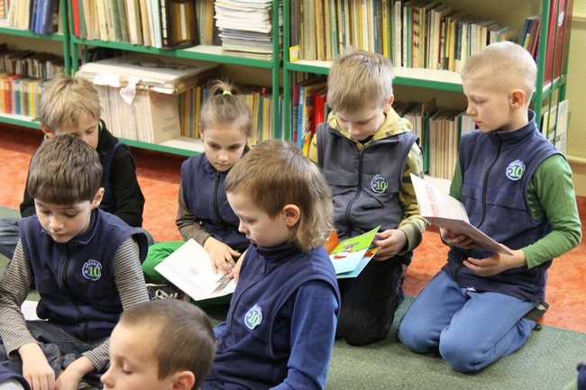 Pasowanie na czytelnika w ?dziesiątce? (zdjęcia)