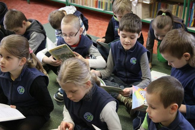 Pasowanie na czytelnika w ?dziesiątce? (zdjęcia)