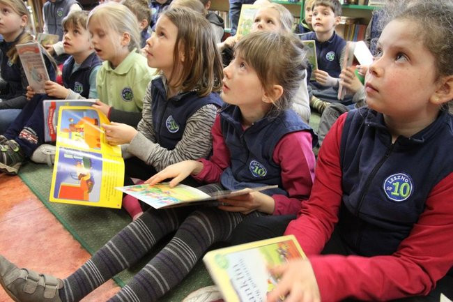 Pasowanie na czytelnika w ?dziesiątce? (zdjęcia)