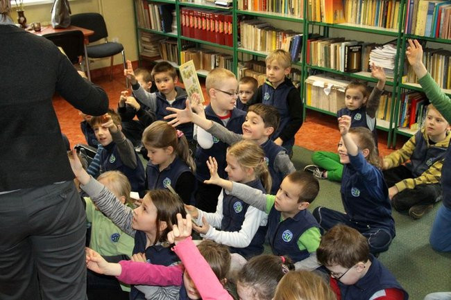 Pasowanie na czytelnika w ?dziesiątce? (zdjęcia)