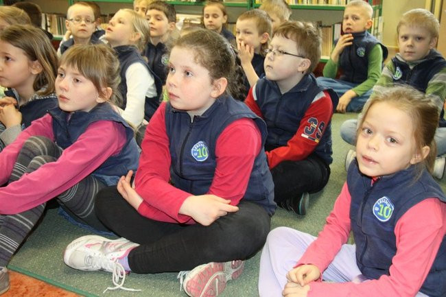 Pasowanie na czytelnika w ?dziesiątce? (zdjęcia)