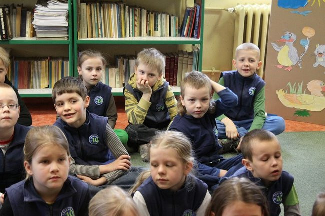 Pasowanie na czytelnika w ?dziesiątce? (zdjęcia)