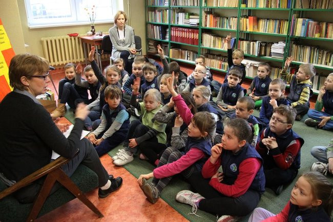 Pasowanie na czytelnika w ?dziesiątce? (zdjęcia)