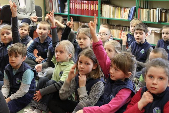 Pasowanie na czytelnika w ?dziesiątce? (zdjęcia)