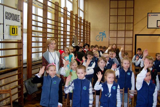 Pasowanie na czytelnika w ?dziesiątce? (zdjęcia)