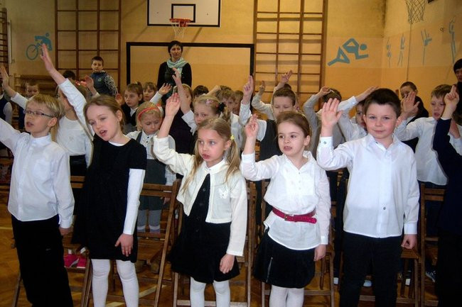 Pasowanie na czytelnika w ?dziesiątce? (zdjęcia)