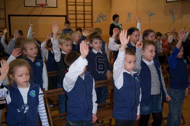 Pasowanie na czytelnika w ?dziesiątce? (zdjęcia)